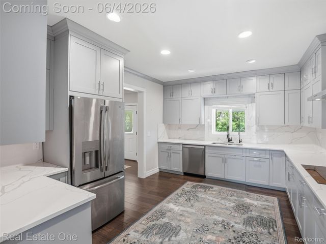 879 N Hacker Road, Oceola Township, MI 48843