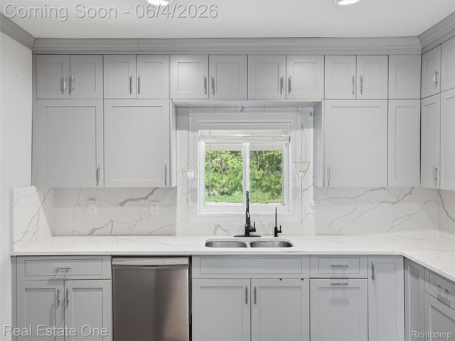 879 N Hacker Road, Oceola Township, MI 48843