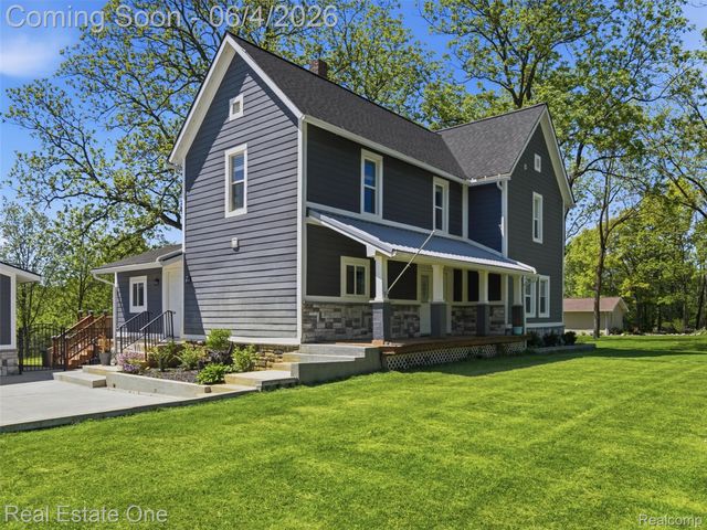 879 N Hacker Road, Oceola Township, MI 48843