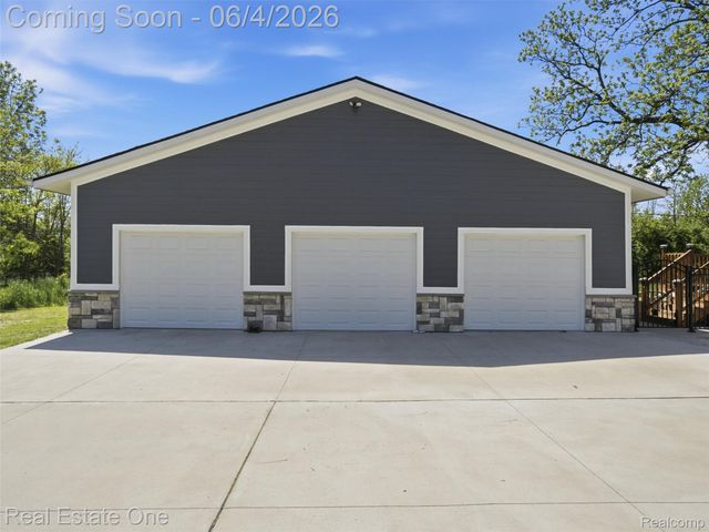 879 N Hacker Road, Oceola Township, MI 48843