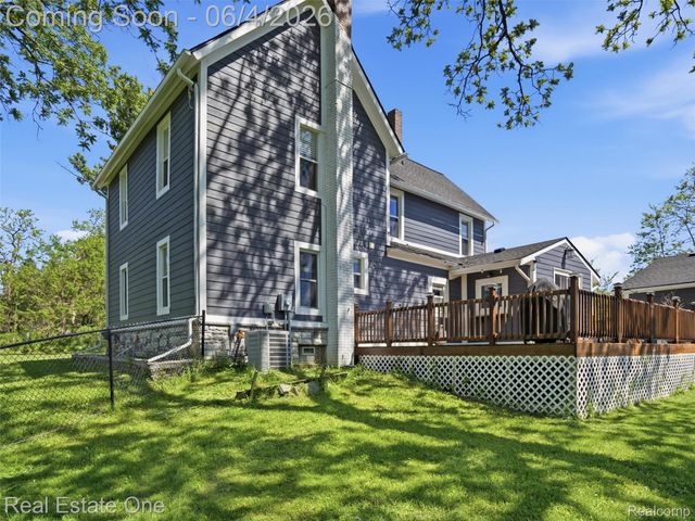 879 N Hacker Road, Oceola Township, MI 48843