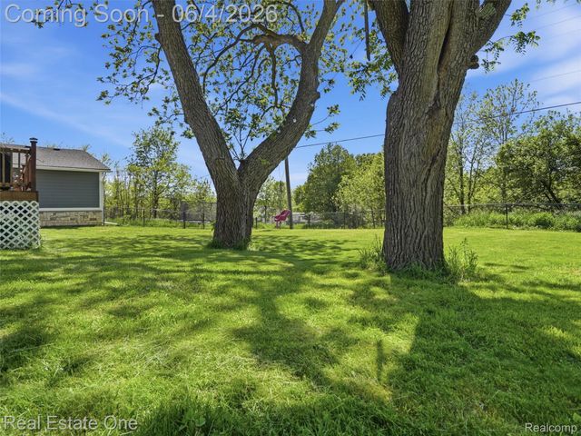 879 N Hacker Road, Oceola Township, MI 48843