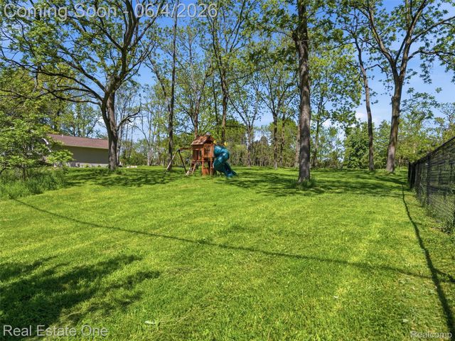 879 N Hacker Road, Oceola Township, MI 48843