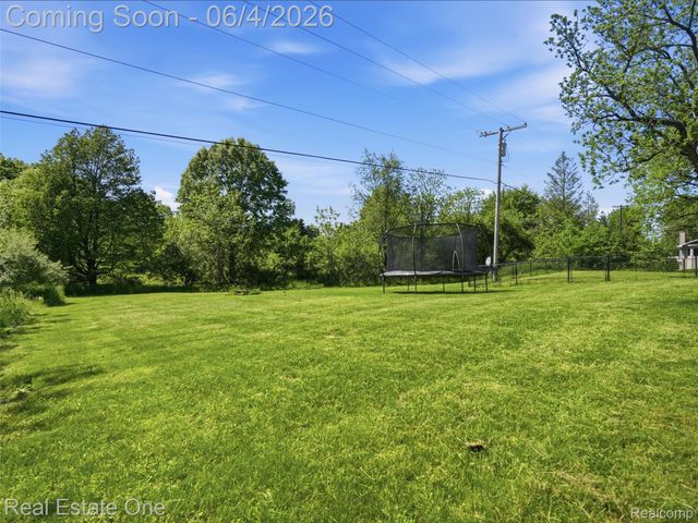 879 N Hacker Road, Oceola Township, MI 48843