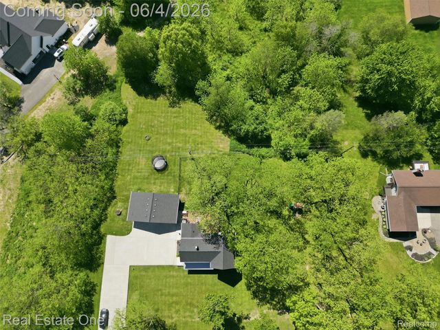 879 N Hacker Road, Oceola Township, MI 48843