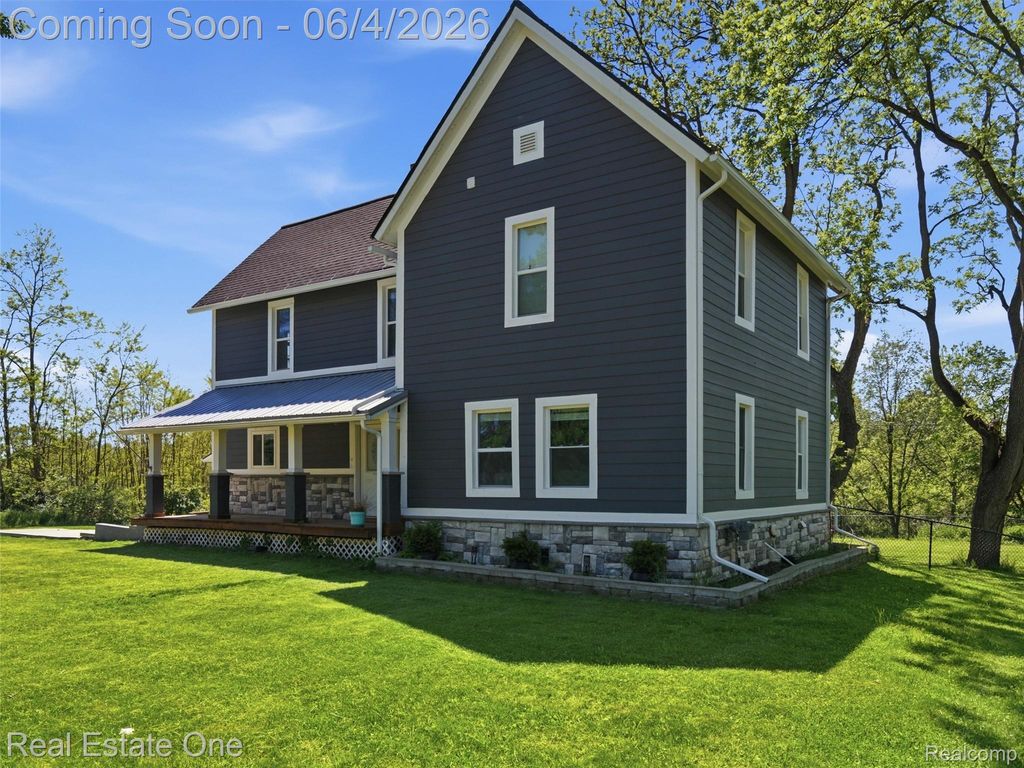 879 N Hacker Road, Oceola Township, MI 48843