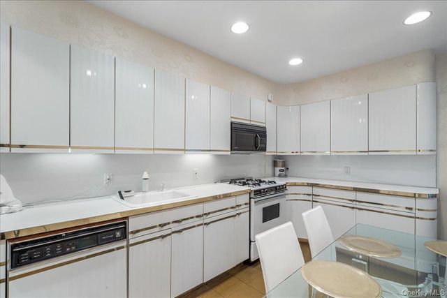 23-45 Bell Boulevard 1H, Bayside, NY 11360