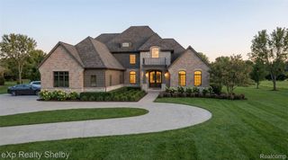 1061 E Avon Road, Rochester Hills, MI 48307