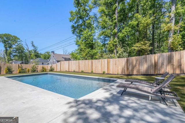 39 E Hill Street, Newnan, GA 30263