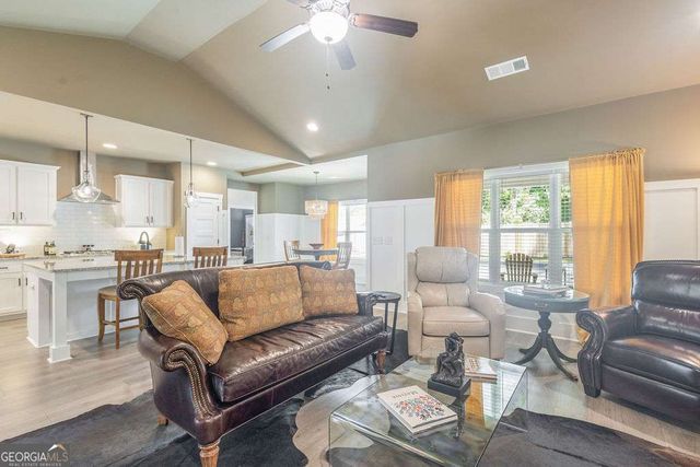 39 E Hill Street, Newnan, GA 30263