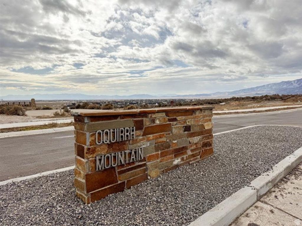 Image 4 of property listing at 7072 N OBSIDIAN WAY, Eagle Mountain, UT 84045