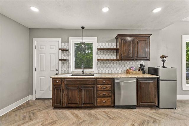1432 W Walnut Street, Independence, MO 64050