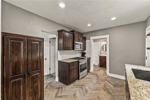 1432 W Walnut Street, Independence, MO 64050