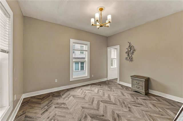 1432 W Walnut Street, Independence, MO 64050