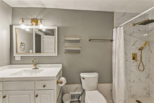 1432 W Walnut Street, Independence, MO 64050
