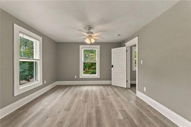 1432 W Walnut Street, Independence, MO 64050