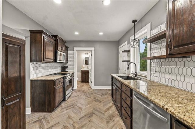1432 W Walnut Street, Independence, MO 64050