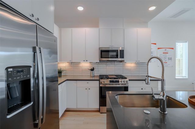 862 Paul Quinn Street B, Houston, TX 77091