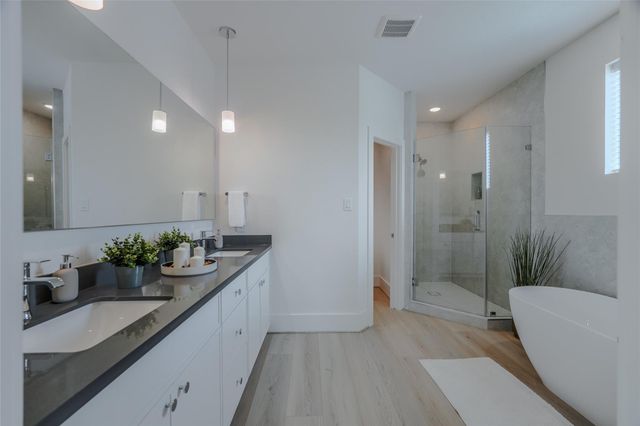 862 Paul Quinn Street B, Houston, TX 77091