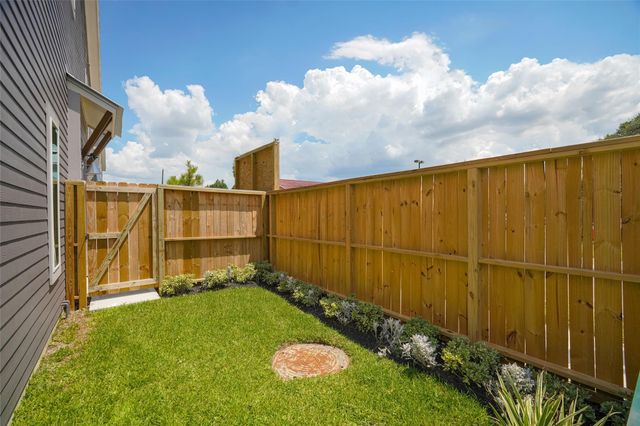 862 Paul Quinn Street B, Houston, TX 77091