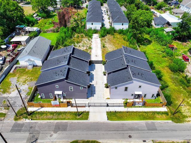 862 Paul Quinn Street B, Houston, TX 77091