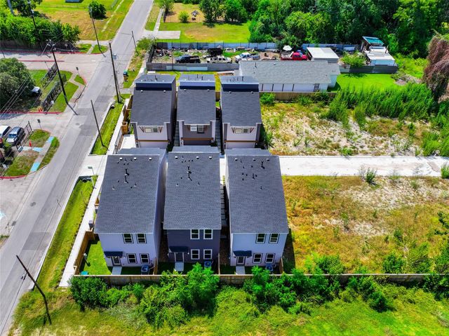 862 Paul Quinn Street B, Houston, TX 77091
