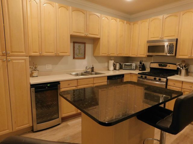 2412 Harriet Avenue 101, Minneapolis, MN 55405