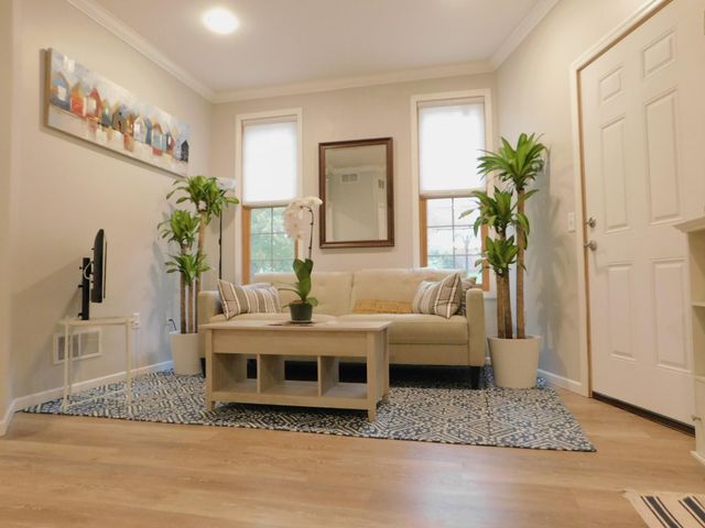 2412 Harriet Avenue 101, Minneapolis, MN 55405