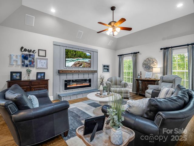 1009 Pearidge Road, Bostic, NC 28018