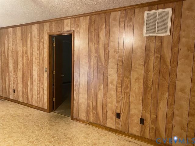 2716 Rollingwood Rd, Petersburg, VA 23805