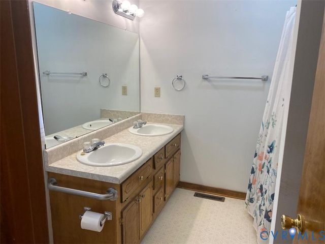 2716 Rollingwood Rd, Petersburg, VA 23805