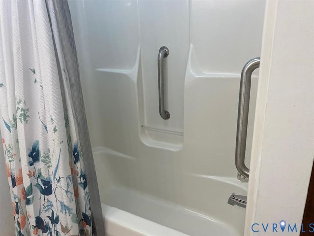 2716 Rollingwood Rd, Petersburg, VA 23805