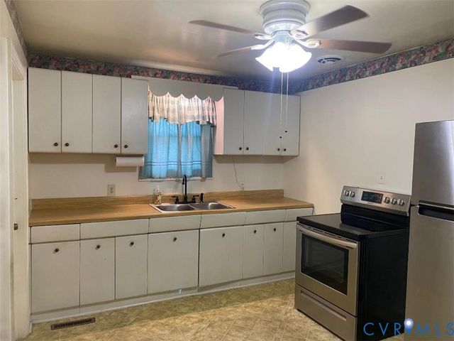 2716 Rollingwood Rd, Petersburg, VA 23805
