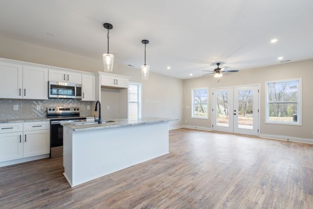 83 Charlotte Rd, Clarksville, TN 37040