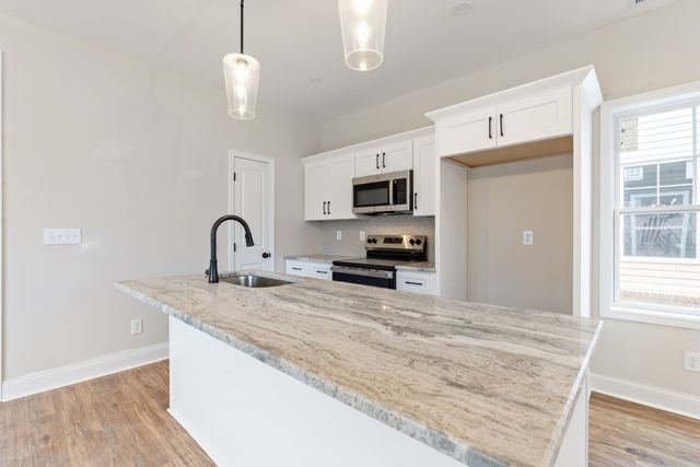 83 Charlotte Rd, Clarksville, TN 37040