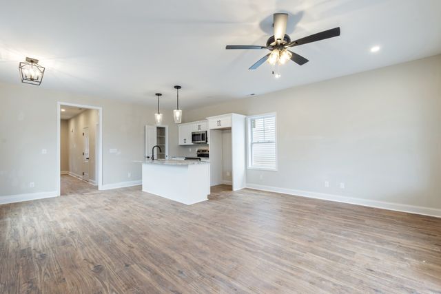 83 Charlotte Rd, Clarksville, TN 37040