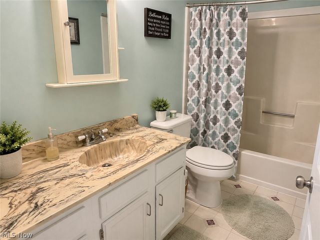 8727 Prancer Avenue NW, North Canton, OH 44720