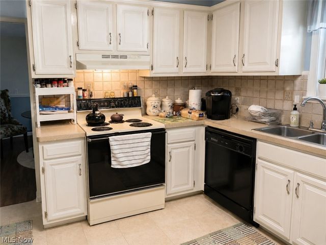 8727 Prancer Avenue NW, North Canton, OH 44720