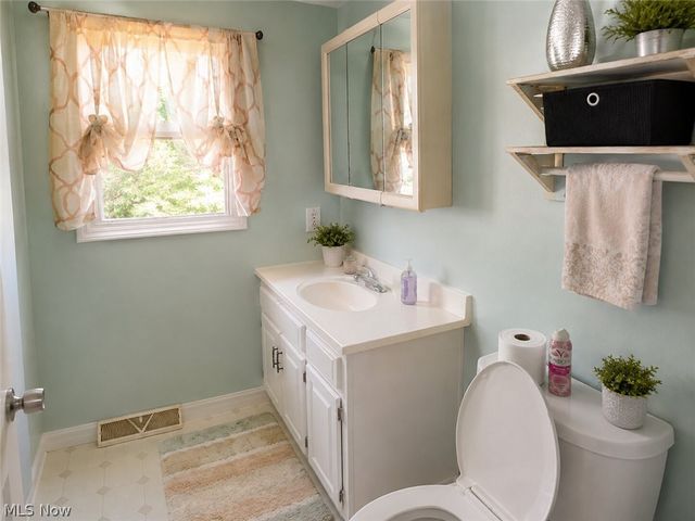 8727 Prancer Avenue NW, North Canton, OH 44720