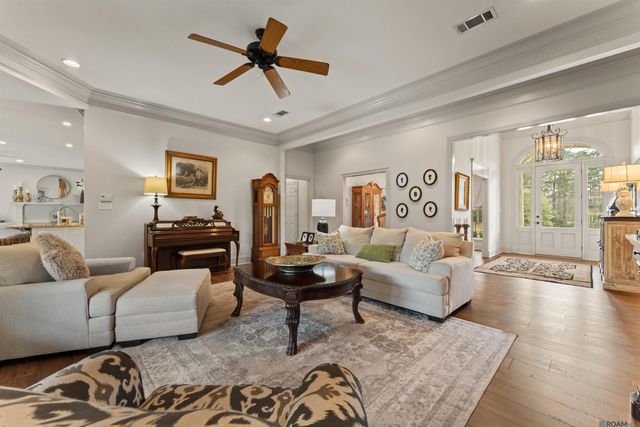 7953 Pipes Ln, Ethel, LA 70730