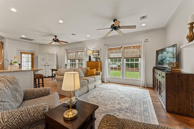 7953 Pipes Ln, Ethel, LA 70730