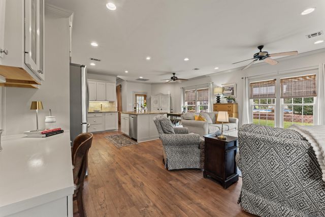 7953 Pipes Ln, Ethel, LA 70730