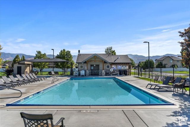 1427 S MOUNTAIN VIEW CT, Woods Cross, UT 84087
