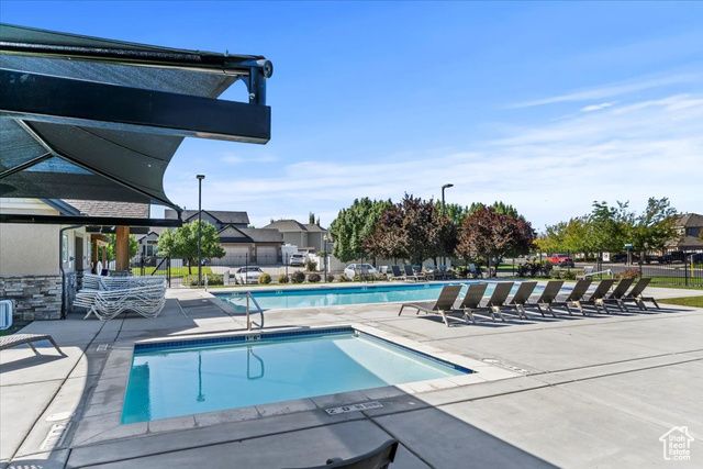 1427 S MOUNTAIN VIEW CT, Woods Cross, UT 84087
