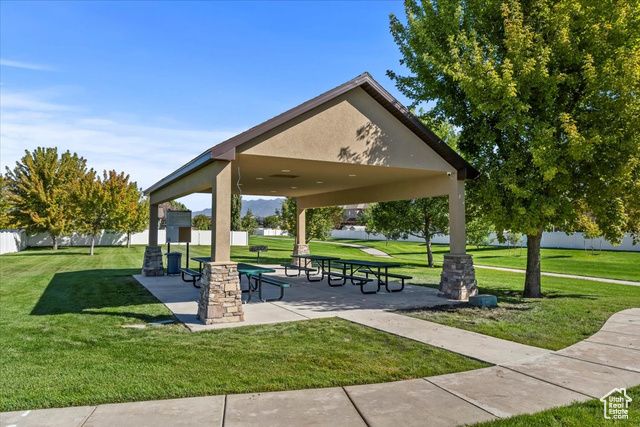1427 S MOUNTAIN VIEW CT, Woods Cross, UT 84087