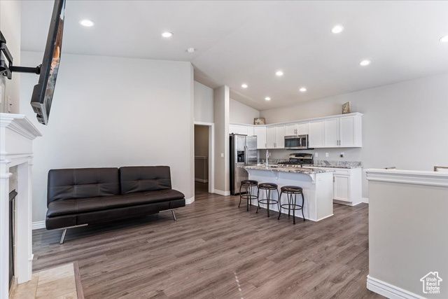 1427 S MOUNTAIN VIEW CT, Woods Cross, UT 84087