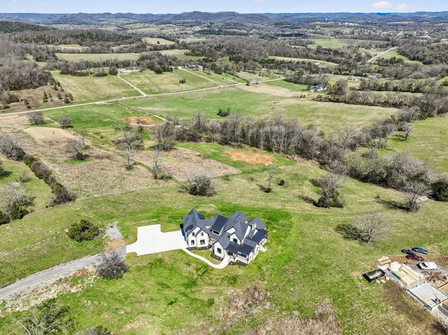 225 Boat Dock Rd, Hartsville, TN 37074