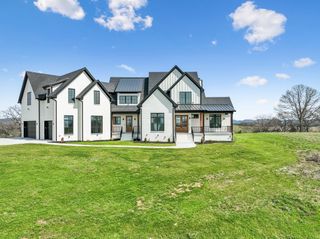 225 Boat Dock Rd, Hartsville, TN 37074