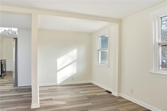 2 Park Manor RD, Portsmouth, VA 23701