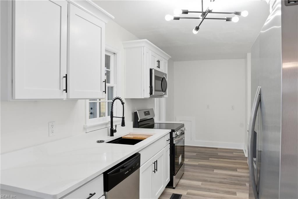 2 Park Manor RD, Portsmouth, VA 23701